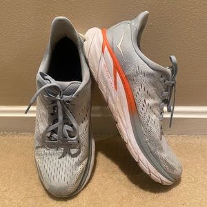 Hoka Clifton 8